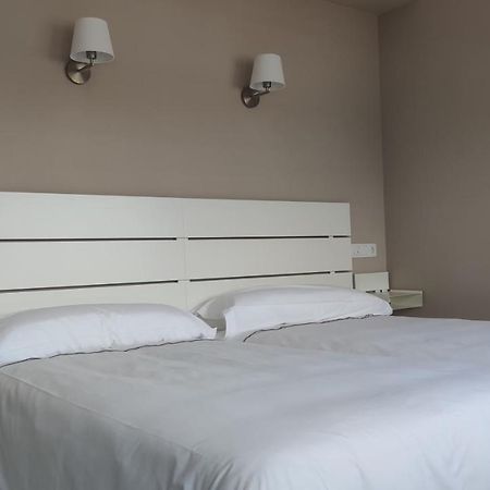 Hotel Román Naveces Esterno foto