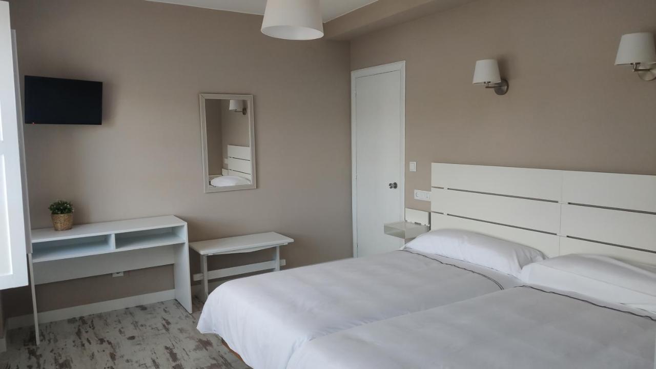 Hotel Román Naveces Esterno foto